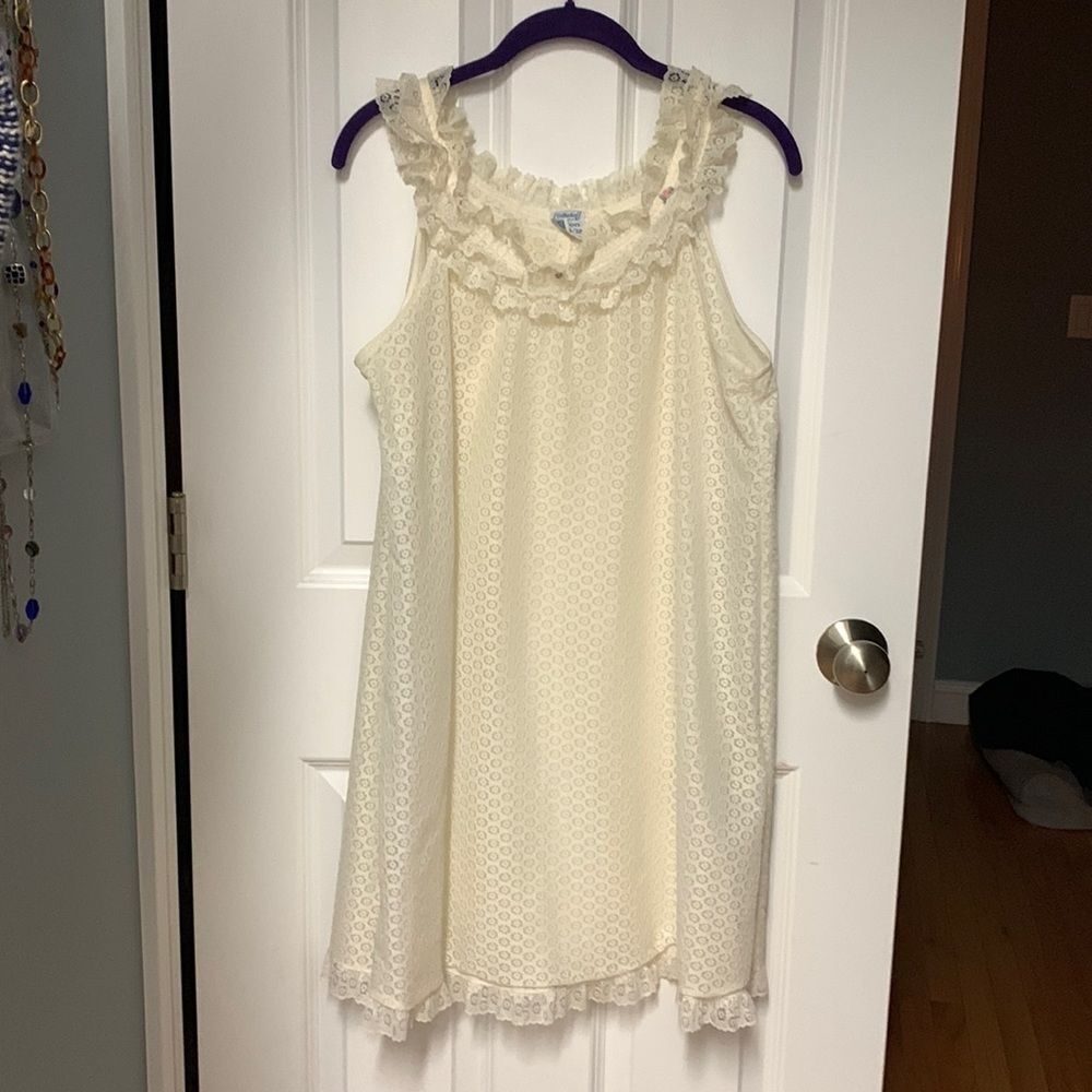 Vintage Lacy Floral Nighty‎